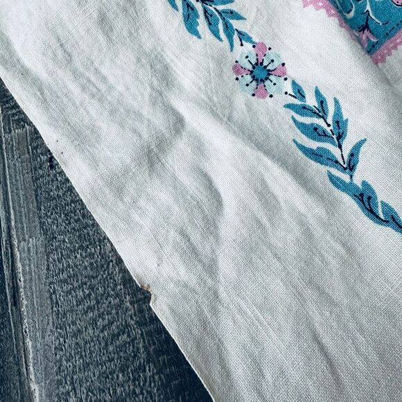 Vintage Farmhouse Linen Square Tablecloth - Picture 4 of 8